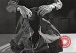 Standbild Skiausrüstung United States USA, 1942, aus Sekunde 17 historischem Filmmaterial Videoclip 65675064556