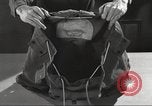 Standbild Skiausrüstung United States USA, 1942, aus Sekunde 18 historischem Filmmaterial Videoclip 65675064556