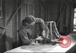 Immagine di Attrezzatura da sci United States USA, 1942, secondo 1 filmato di repertorio 65675064557