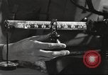 Immagine di Attrezzatura da sci United States USA, 1942, secondo 38 filmato di repertorio 65675064557