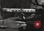 Immagine di Attrezzatura da sci United States USA, 1942, secondo 39 filmato di repertorio 65675064557