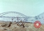Immagine di Soldati statunitensi Remagen Germania, 1945, secondo 5 filmato di repertorio 65675064564