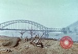 Immagine di Soldati statunitensi Remagen Germania, 1945, secondo 10 filmato di repertorio 65675064564