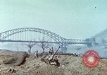 Immagine di Soldati statunitensi Remagen Germania, 1945, secondo 14 filmato di repertorio 65675064564