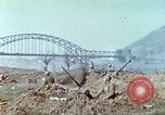 Immagine di Soldati statunitensi Remagen Germania, 1945, secondo 20 filmato di repertorio 65675064564