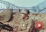 Immagine di Soldati statunitensi Remagen Germania, 1945, secondo 27 filmato di repertorio 65675064564