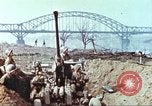 Immagine di Soldati statunitensi Remagen Germania, 1945, secondo 35 filmato di repertorio 65675064564