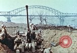 Immagine di Soldati statunitensi Remagen Germania, 1945, secondo 44 filmato di repertorio 65675064564