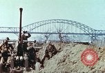 Immagine di Soldati statunitensi Remagen Germania, 1945, secondo 56 filmato di repertorio 65675064564