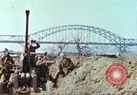 Immagine di Soldati statunitensi Remagen Germania, 1945, secondo 58 filmato di repertorio 65675064564