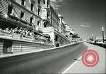 Standbild Stirling Moss car racing Sieg Monte Carlo Monaco, 1956, aus Sekunde 22 historischem Filmmaterial Videoclip 65675064618