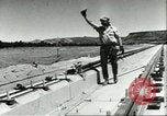 Standbild Rocket sled Test Utah United States USA, 1956, aus Sekunde 10 historischem Filmmaterial Videoclip 65675064621