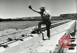 Standbild Rocket sled Test Utah United States USA, 1956, aus Sekunde 11 historischem Filmmaterial Videoclip 65675064621
