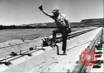 Standbild Rocket sled Test Utah United States USA, 1956, aus Sekunde 12 historischem Filmmaterial Videoclip 65675064621