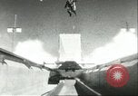 Standbild Rocket sled Test Utah United States USA, 1956, aus Sekunde 38 historischem Filmmaterial Videoclip 65675064621