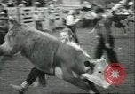 Standbild Teenager Rodeo Wettbewerb Oregon United States USA, 1956, aus Sekunde 39 historischem Filmmaterial Videoclip 65675064624