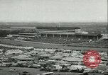 Standbild Queen Elizabeth Surrey England, 1956, aus Sekunde 8 historischem Filmmaterial Videoclip 65675064628