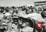 Standbild Queen Elizabeth Surrey England, 1956, aus Sekunde 10 historischem Filmmaterial Videoclip 65675064628