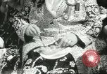 Standbild Queen Elizabeth Surrey England, 1956, aus Sekunde 12 historischem Filmmaterial Videoclip 65675064628