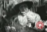 Standbild Queen Elizabeth Surrey England, 1956, aus Sekunde 13 historischem Filmmaterial Videoclip 65675064628