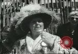 Standbild Queen Elizabeth Surrey England, 1956, aus Sekunde 14 historischem Filmmaterial Videoclip 65675064628