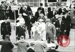 Standbild Queen Elizabeth Surrey England, 1956, aus Sekunde 18 historischem Filmmaterial Videoclip 65675064628