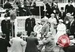 Standbild Queen Elizabeth Surrey England, 1956, aus Sekunde 20 historischem Filmmaterial Videoclip 65675064628