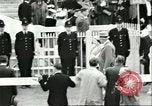 Standbild Queen Elizabeth Surrey England, 1956, aus Sekunde 21 historischem Filmmaterial Videoclip 65675064628