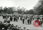 Standbild Queen Elizabeth Surrey England, 1956, aus Sekunde 24 historischem Filmmaterial Videoclip 65675064628