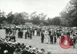 Standbild Queen Elizabeth Surrey England, 1956, aus Sekunde 25 historischem Filmmaterial Videoclip 65675064628