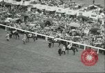 Standbild Queen Elizabeth Surrey England, 1956, aus Sekunde 29 historischem Filmmaterial Videoclip 65675064628