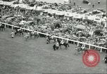 Standbild Queen Elizabeth Surrey England, 1956, aus Sekunde 31 historischem Filmmaterial Videoclip 65675064628