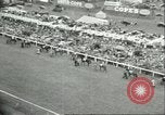 Standbild Queen Elizabeth Surrey England, 1956, aus Sekunde 34 historischem Filmmaterial Videoclip 65675064628