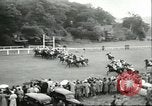 Standbild Queen Elizabeth Surrey England, 1956, aus Sekunde 42 historischem Filmmaterial Videoclip 65675064628