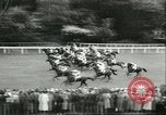 Standbild Queen Elizabeth Surrey England, 1956, aus Sekunde 44 historischem Filmmaterial Videoclip 65675064628