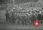Standbild Queen Elizabeth Surrey England, 1956, aus Sekunde 47 historischem Filmmaterial Videoclip 65675064628