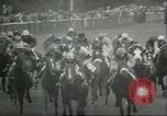 Standbild Queen Elizabeth Surrey England, 1956, aus Sekunde 48 historischem Filmmaterial Videoclip 65675064628