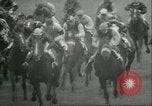 Standbild Queen Elizabeth Surrey England, 1956, aus Sekunde 49 historischem Filmmaterial Videoclip 65675064628