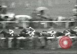 Standbild Queen Elizabeth Surrey England, 1956, aus Sekunde 58 historischem Filmmaterial Videoclip 65675064628