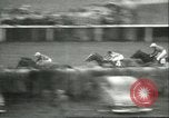 Standbild Queen Elizabeth Surrey England, 1956, aus Sekunde 61 historischem Filmmaterial Videoclip 65675064628