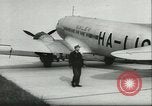 Standbild Ungarische Schüler entführten Flugzeug Deutschland, 1956, aus Sekunde 21 historischem Filmmaterial Videoclip 65675064630