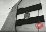 Standbild Ungarische Schüler entführten Flugzeug Deutschland, 1956, aus Sekunde 23 historischem Filmmaterial Videoclip 65675064630