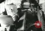 Standbild Ungarische Schüler entführten Flugzeug Deutschland, 1956, aus Sekunde 25 historischem Filmmaterial Videoclip 65675064630