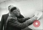 Standbild Ungarische Schüler entführten Flugzeug Deutschland, 1956, aus Sekunde 43 historischem Filmmaterial Videoclip 65675064630