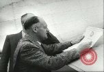 Standbild Ungarische Schüler entführten Flugzeug Deutschland, 1956, aus Sekunde 44 historischem Filmmaterial Videoclip 65675064630