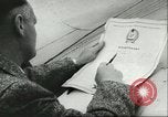 Standbild Ungarische Schüler entführten Flugzeug Deutschland, 1956, aus Sekunde 47 historischem Filmmaterial Videoclip 65675064630