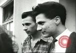 Standbild Ungarische Schüler entführten Flugzeug Deutschland, 1956, aus Sekunde 58 historischem Filmmaterial Videoclip 65675064630