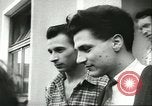 Standbild Ungarische Schüler entführten Flugzeug Deutschland, 1956, aus Sekunde 59 historischem Filmmaterial Videoclip 65675064630
