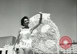 Standbild Miss Universe contest Long Beach California USA, 1956, aus Sekunde 28 historischem Filmmaterial Videoclip 65675064632