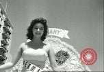 Standbild Miss Universe contest Long Beach California USA, 1956, aus Sekunde 35 historischem Filmmaterial Videoclip 65675064632
